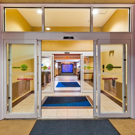 Holiday Inn Express Hotel & Suites Salina By Ihg Exterior foto