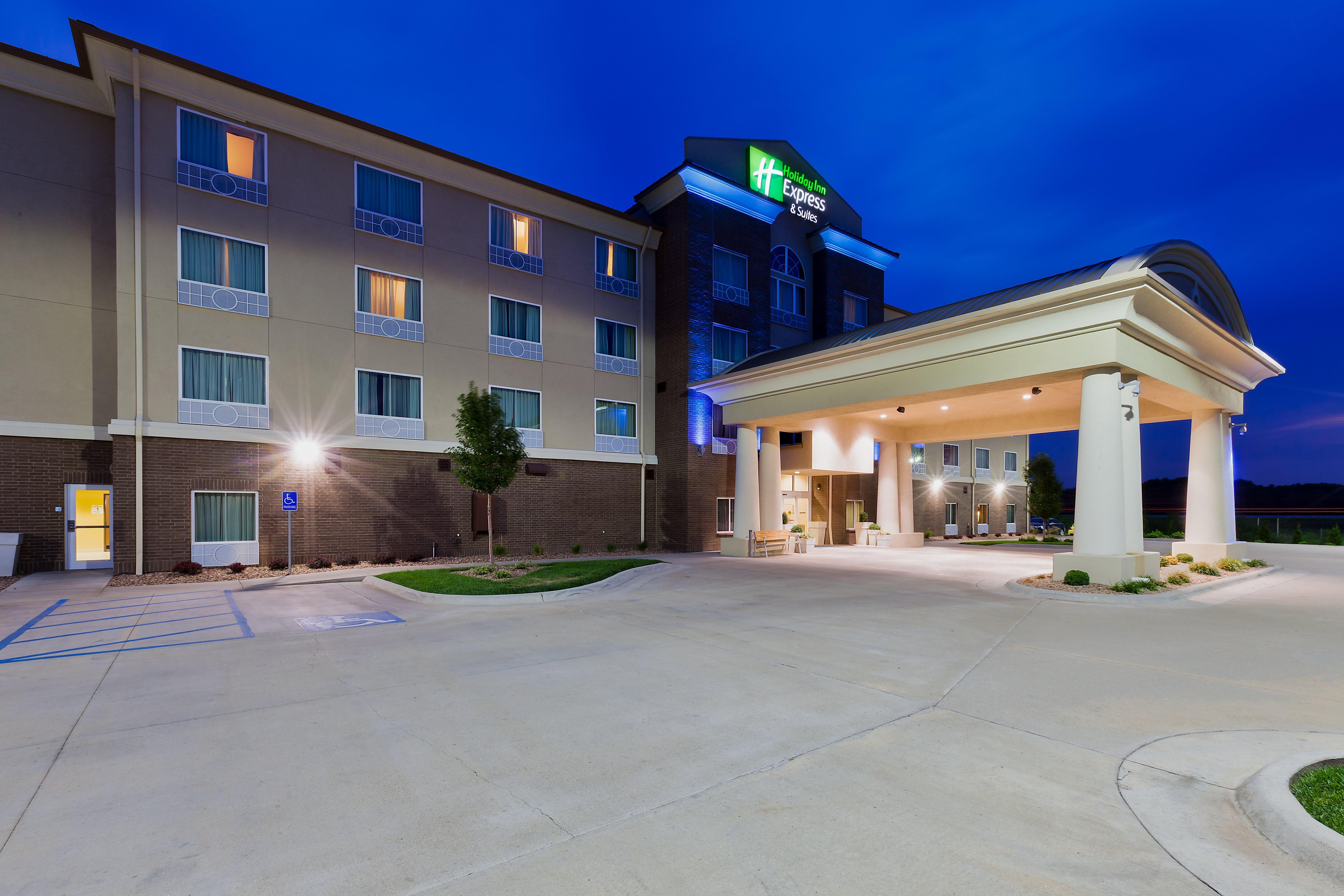 Holiday Inn Express Hotel & Suites Salina By Ihg Exterior foto