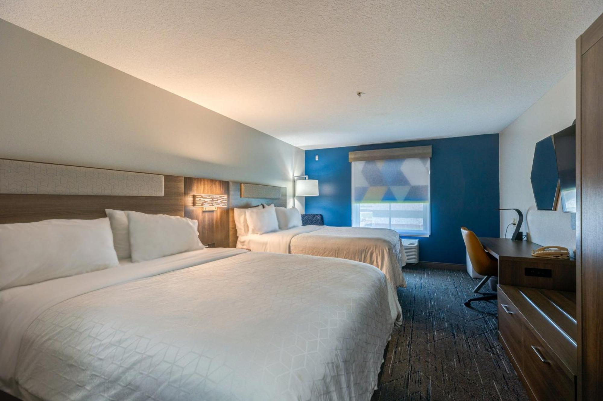 Holiday Inn Express Hotel & Suites Salina By Ihg Exterior foto