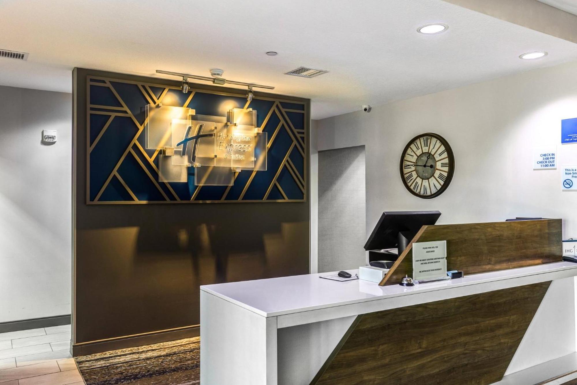 Holiday Inn Express Hotel & Suites Salina By Ihg Exterior foto