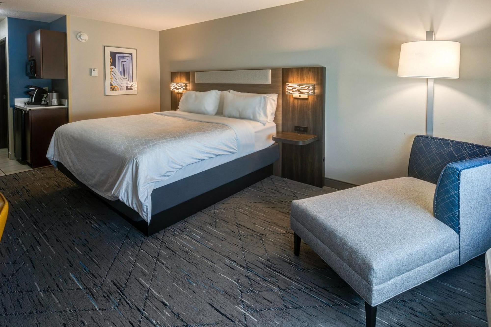 Holiday Inn Express Hotel & Suites Salina By Ihg Exterior foto