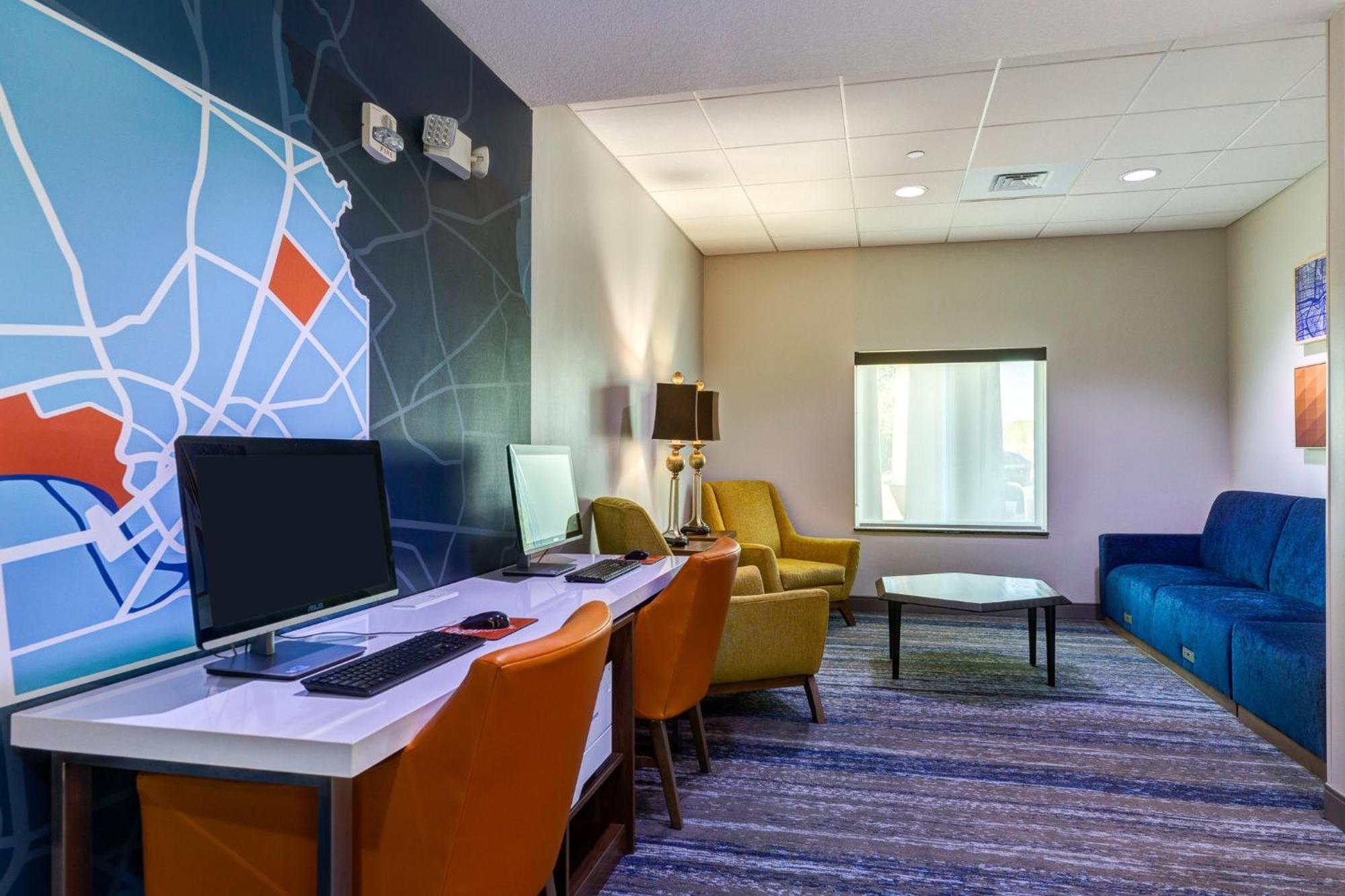 Holiday Inn Express Hotel & Suites Salina By Ihg Exterior foto