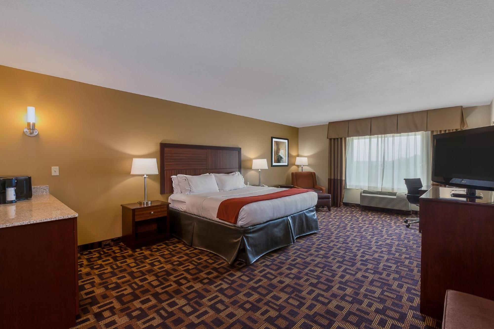 Holiday Inn Express Hotel & Suites Salina By Ihg Exterior foto