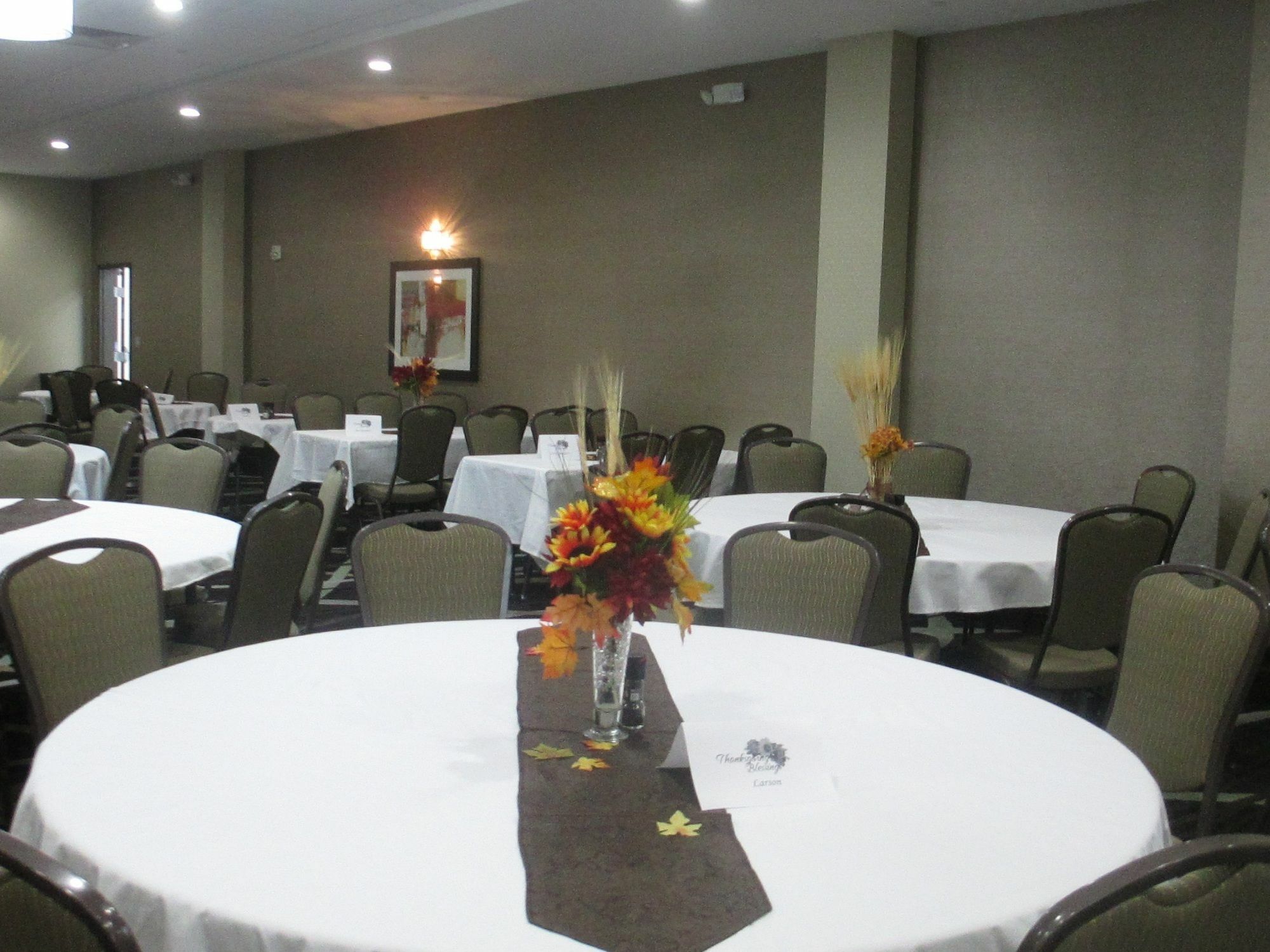 Holiday Inn Express Hotel & Suites Salina By Ihg Exterior foto